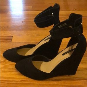 Black wedge heels